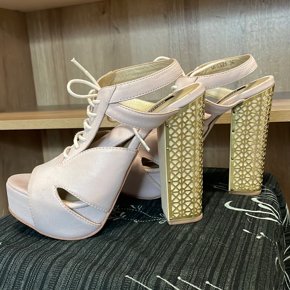 Senso Diffusion Quinta blush platform heels with gold metal cage heel size 36